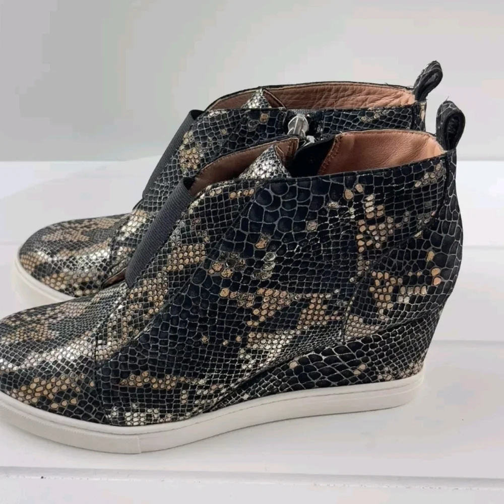 Linea Paolo Womens Size 5.5 M Heeled Black Gold Snakeskin Sneaker Hidden Wedge